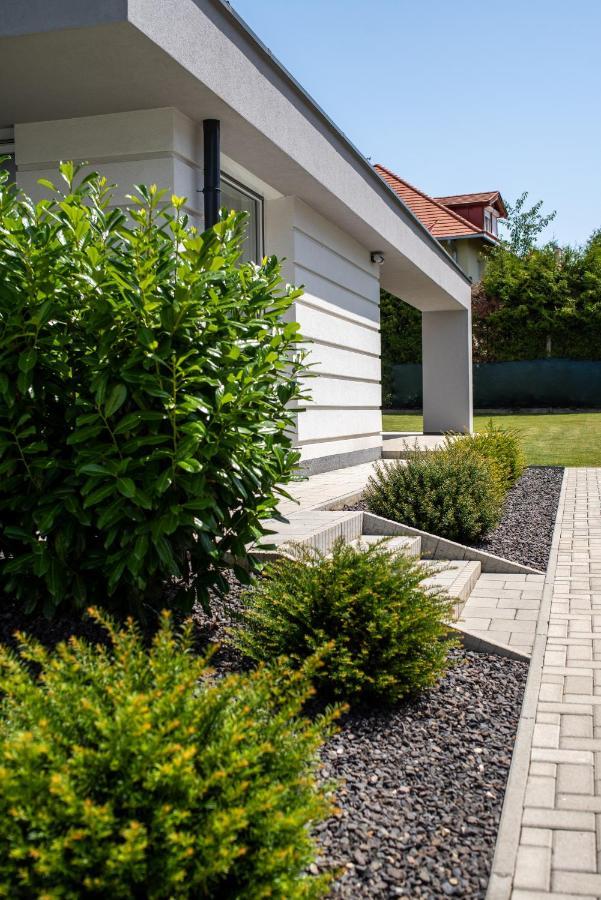 Twins Apartman Heviz Exterior photo